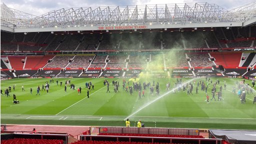 Premijer Liga: Navijači upali na Old traford, odložen meč Mančestera i Liverpula 3 Old Trafford