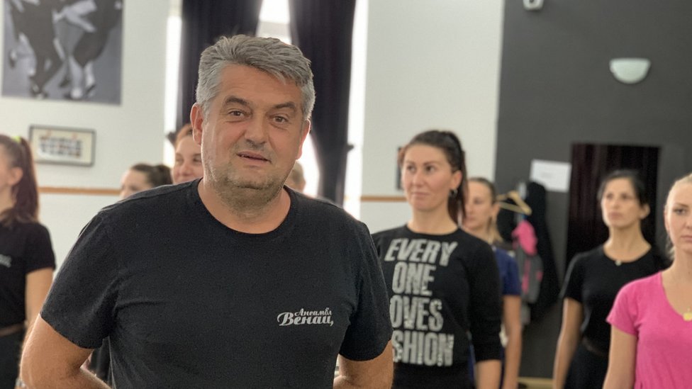 Kosovo i folklor: Kako se kroz ansamble Šota i Venac oslikavaju burna istorija i politika 5 Miško Ađančić je već 28 godina deo ansambla Venac, tu je upoznao i suprugu