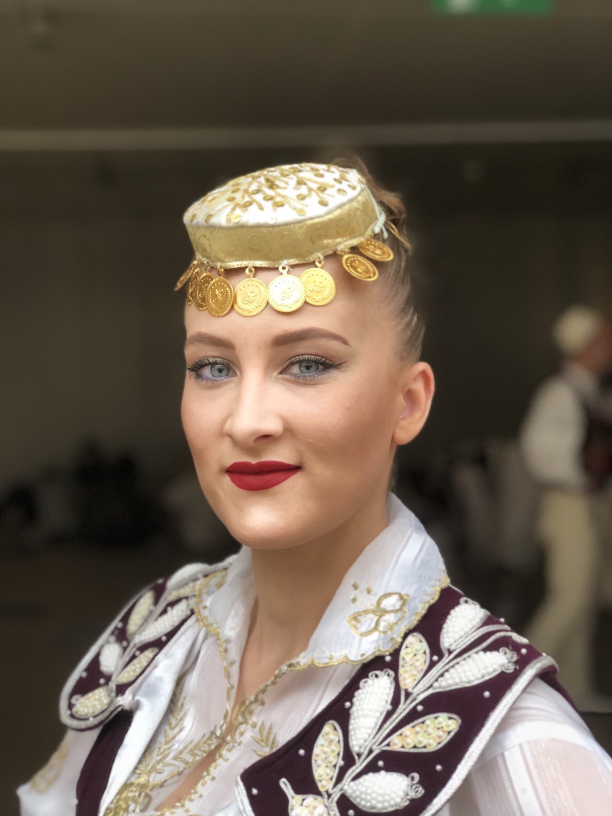 Kosovo i folklor: Kako se kroz ansamble Šota i Venac oslikavaju burna istorija i politika 3 Devojka u albanskoj narodnoj nošnji