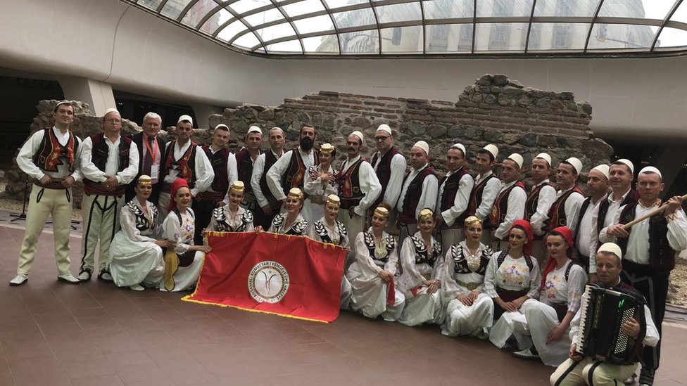 Kosovo i folklor: Kako se kroz ansamble Šota i Venac oslikavaju burna istorija i politika 9 Ansambl Šote na okupu