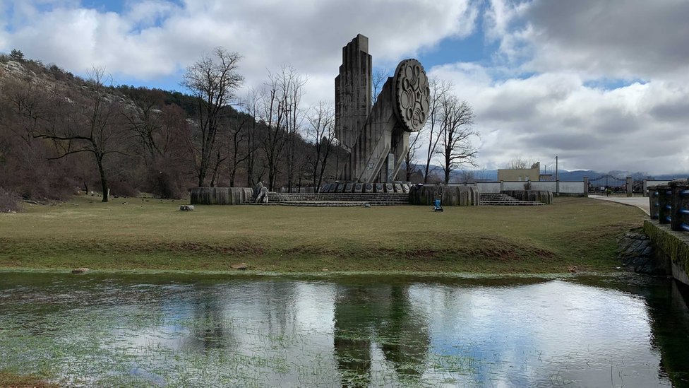 Drugi svetski rat i Jugoslavija: Čedomir Ljubo Čupić - osmehom prkosio smrti 3 Spomenik žrtvama antifašizma u Nikšiću ispod Trebjese