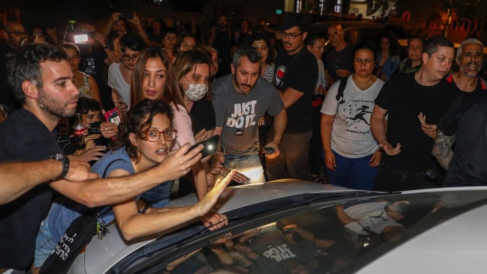 Israeli protesters, Jewish and Arab, hold a demonstration in Jaffa on April 19, 2021