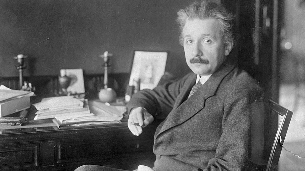 Ajnštajnov rukopis sa formulom E=mc2 prodat na aukciji za 1,2 miliona dolara 1 Physicist Albert Einstein