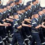 Francuski vojnici ponovo upozoravaju na građanski rat 8