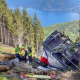 Najmanje 12 mrtvih u padu kabine žičare na severu Italije 6