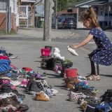 Ostaci tela 215 dece na mestu bivše škole za Indijance u Kanadi 1