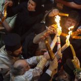 Vakcinisani vernici prisustvovali ceremoniji Blagodatnog ognja 14