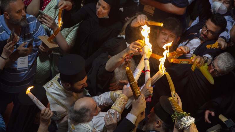 Vakcinisani vernici prisustvovali ceremoniji Blagodatnog ognja 1
