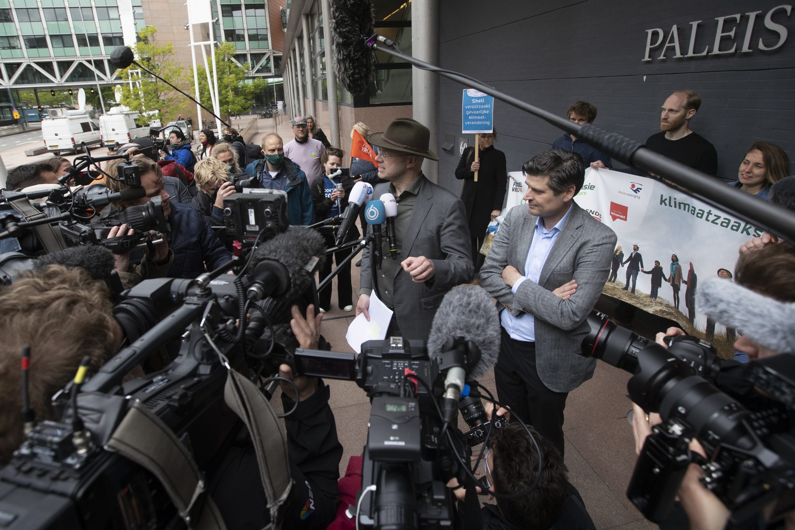 Sud naredio kompaniji "Rojal Dač Šel" da smanji emisiju ugljenika za 45 odsto, aktivisti oduševljeni 1