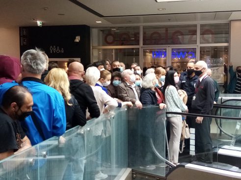 Bez gužvi za vakcine u Ušću od kada su podeljeni prvi vaučeri (FOTO) 11