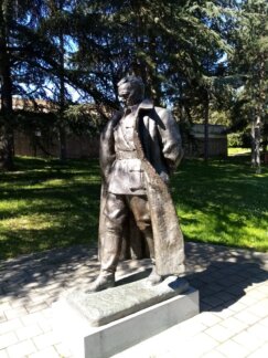 Kuća cveća, Josip Broz Tito Poštovaoci NOB-a odali poštu Josipu Brozu Titu u Kući cveća (FOTO) 10