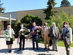 Poštovaoci NOB-a odali poštu Josipu Brozu Titu u Kući cveća (FOTO) 9
