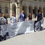 Članica SNS ometala performans omladine Narodne stranke u Novom Sadu 6