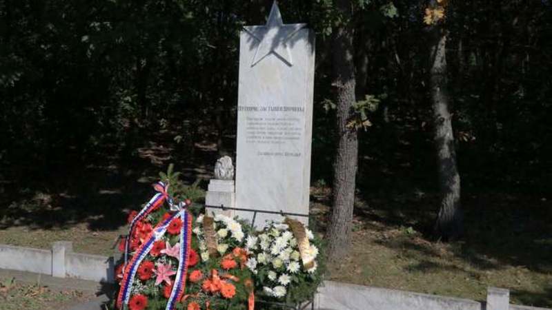 Kragujevac: Venci na Spomenik crvenoarmejcima i koncert „Sećanje na heroje” u Gimnaziji 1