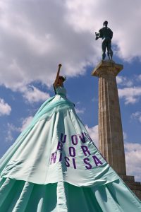 Obeležen Svetski dan borbe protiv karcinoma jajnika, na Kalemegdanu privremeno postavljena "Pobednica" 2