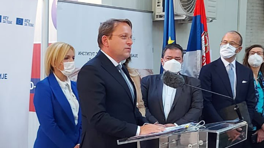 Varhelji i Joksimović obišli Batut: Srbija od EU dobija 36.000 doza vakcina 1