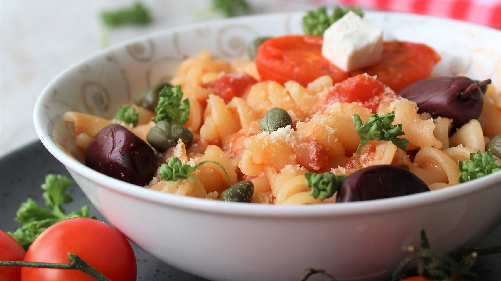 Recept nedelje: Pasta sa feta sirom i čeri paradajzom (Baked feta pasta) 1