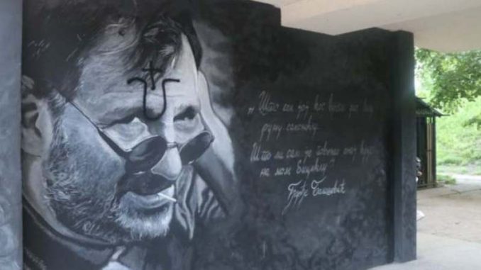 Ustaškim obeležjem oskrnavljen mural posvećen Đorđu Balaševiću na Limanu (VIDEO) 1