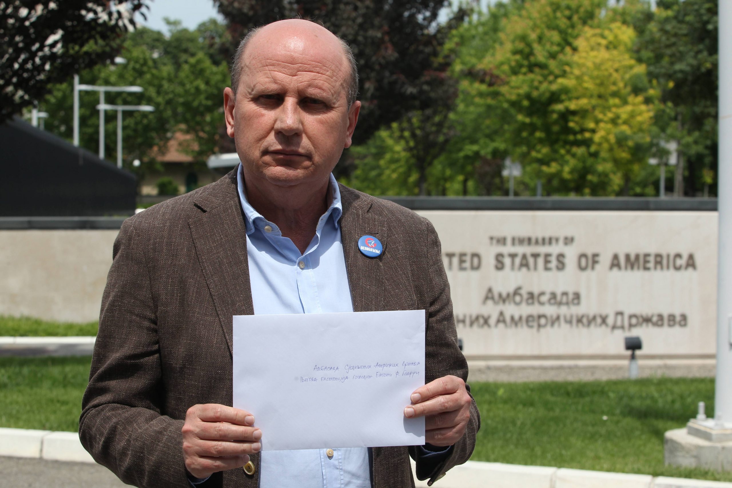 Pokret Oslobođenje ostavio pismo ambasadoru SAD: Srbi Vam otkazuju gostoprimstvo, nepoželjni ste 1