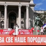 Obradović u porodičnoj šetnji: Mi smo treća politička opcija većinske Srbije (VIDEO) 3