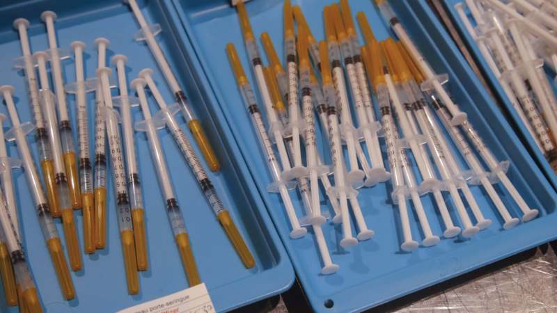 U Francuskoj 20 miliona ljudi primilo jednu dozu vakcine protiv korona virusa 1