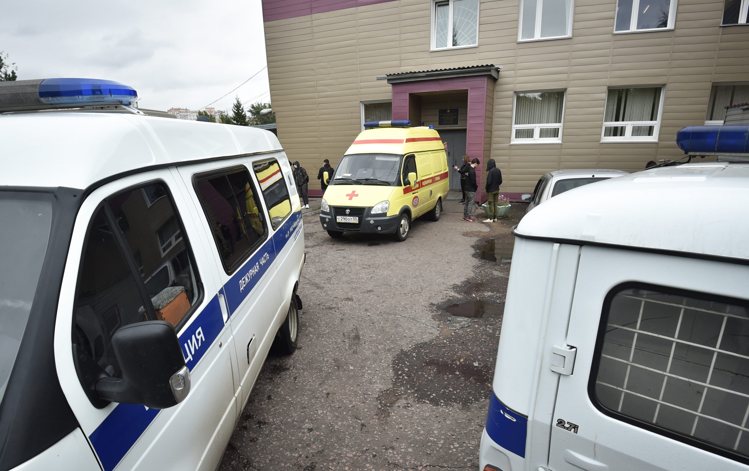 Нападение больницу. Навальный в скорой помощи. РБК на скорой помощи. Нападение на скорую помощь Энгельсе.