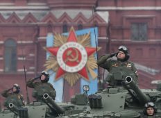 Putin na vojnoj paradi čestitao Dan pobede nad fašizmom (FOTO) 58