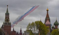 Putin na vojnoj paradi čestitao Dan pobede nad fašizmom (FOTO) 56
