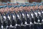 Putin na vojnoj paradi čestitao Dan pobede nad fašizmom (FOTO) 54