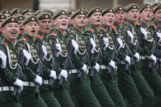 Putin na vojnoj paradi čestitao Dan pobede nad fašizmom (FOTO) 52