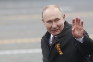 Putin na vojnoj paradi čestitao Dan pobede nad fašizmom (FOTO) 49