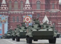 Putin na vojnoj paradi čestitao Dan pobede nad fašizmom (FOTO) 39