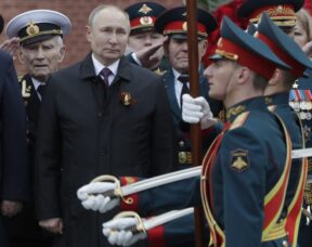 Putin na vojnoj paradi čestitao Dan pobede nad fašizmom (FOTO) 25