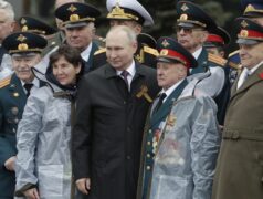Putin na vojnoj paradi čestitao Dan pobede nad fašizmom (FOTO) 20