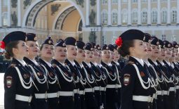 Putin na vojnoj paradi čestitao Dan pobede nad fašizmom (FOTO) 90