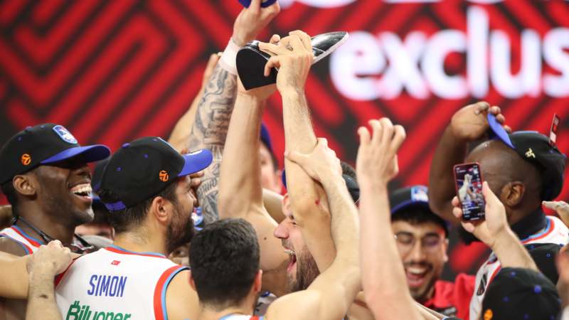 Košarkaši Efesa prvi put prvaci Evrope, Vasilije Micić MVP (VIDEO) 1