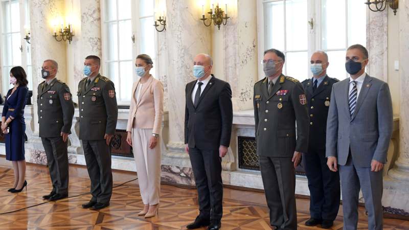 Stefanović uručio ukaze o unapređenjima i poručio da je vakcinacija akt patriotizma 1