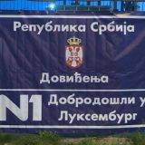 Na ogradu N1 ponovo postavljen transparent "Dobrodošli u Luksemburg" 13