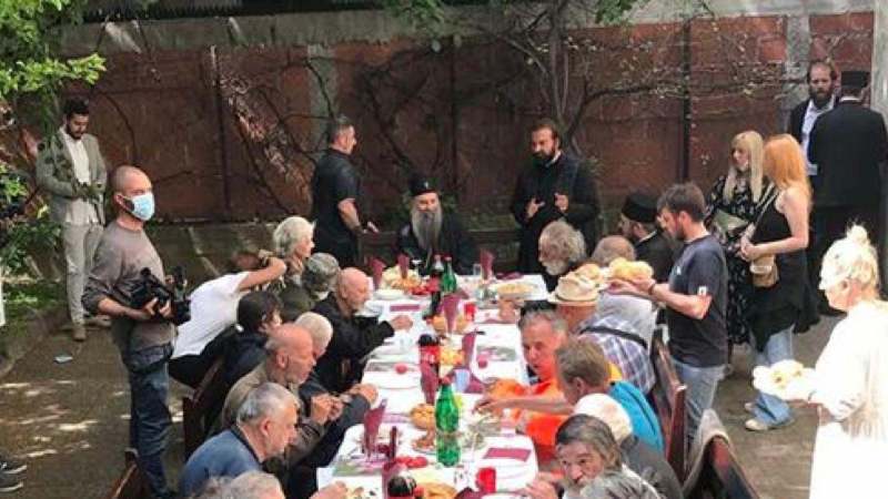 Patrijarh za Uskrs na ručku sa beskućnicima 1