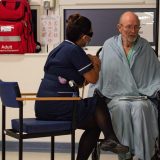 Preminuo Vilijam Šekspir, prvi muškarac koji je primio vakcinu protiv korone 10