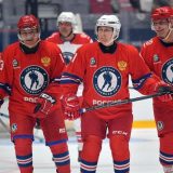 Putin pred publikom igrao hokej 13