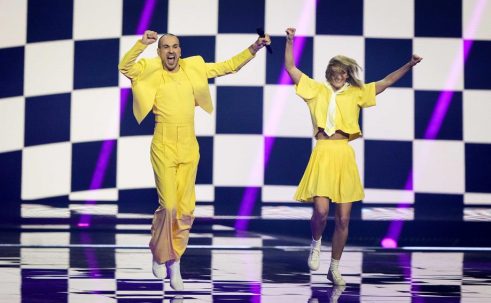 Poznati prvi finalisti Evrovizije, bez poštovanja mera u publici (VIDEO, FOTO) 16