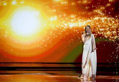 Poznati prvi finalisti Evrovizije, bez poštovanja mera u publici (VIDEO, FOTO) 15