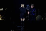 Poznati prvi finalisti Evrovizije, bez poštovanja mera u publici (VIDEO, FOTO) 4