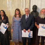 Odakle na Pinku "visoki standardi televizijskog dijaloga"? 6