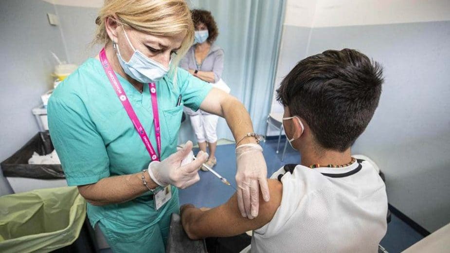 Milion doza vakcina za decu stiglo u Izrael 1