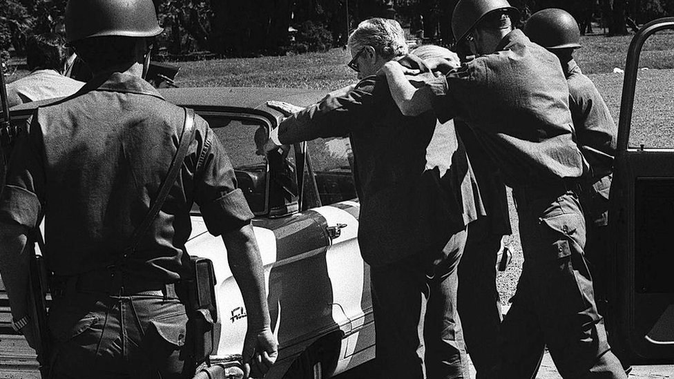 Međunarodni dan žrtava torture: Argentinke koje se bore za pravdu za žrtve njihovih očeva 13 Police raid in Buenos Aires, 1977