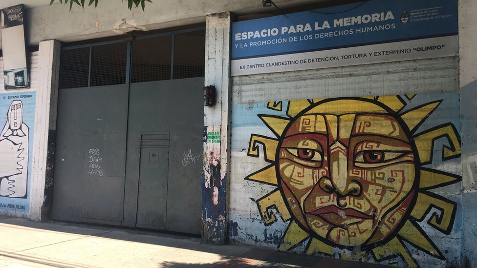 Međunarodni dan žrtava torture: Argentinke koje se bore za pravdu za žrtve njihovih očeva 5 Gates of the former secret prison El Olimpo