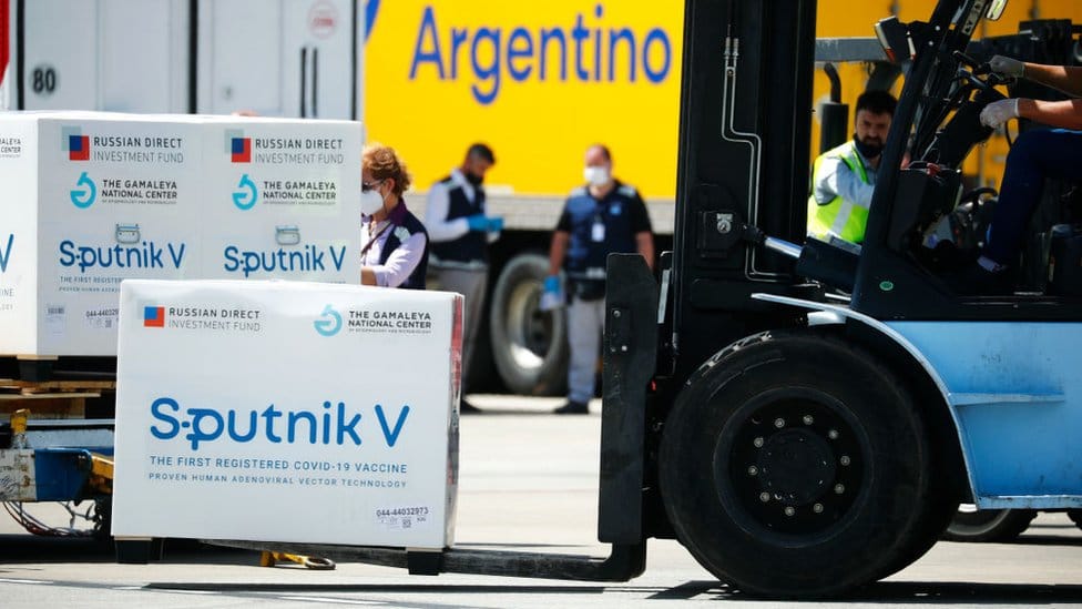 Vыgruzka "Sputnika V" v argentinskom aэroportu