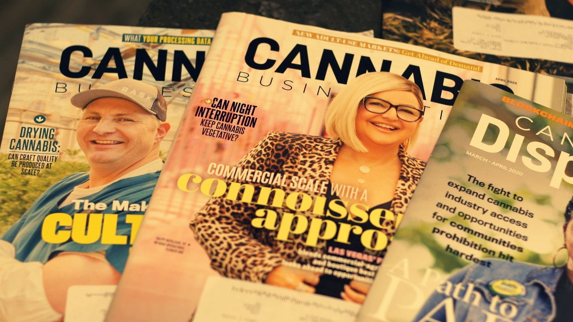 Amerika i uzgoj kanabisa: Kineski snovi na zemlji američkih Indijanaca 28 Cannabis magazines are on display in the office of Matt Stacy